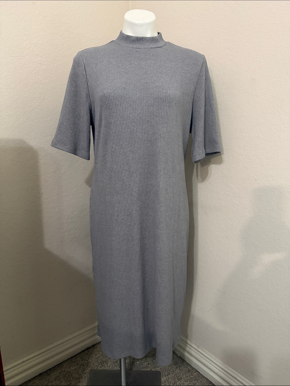 Old Navy Rib-Knit Mock Neck Midi Tee Dress in Light Gray - XL